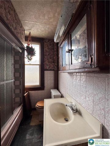 824 Wolf Avenue, Easton, PA 18042