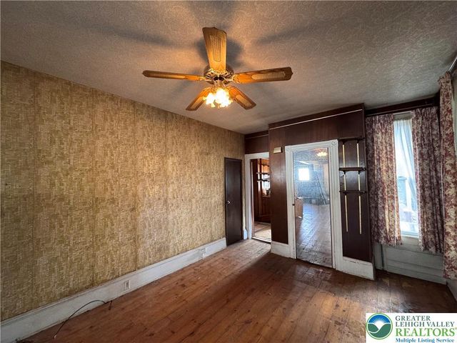 824 Wolf Avenue, Easton, PA 18042