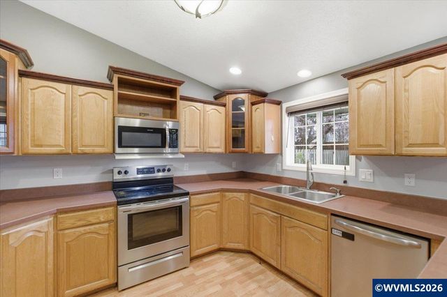 425 Timber St SE, Albany, OR 97322