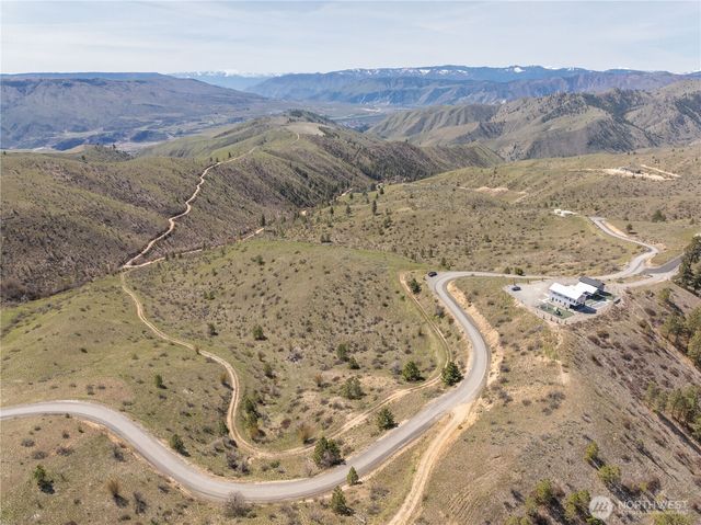 295 Hawks Ridge Road, Chelan, WA 98816