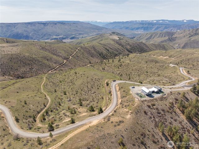 295 Hawks Ridge Road, Chelan, WA 98816