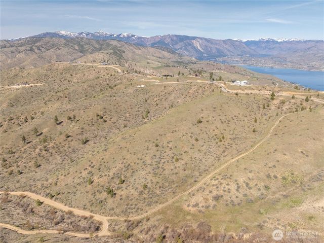 295 Hawks Ridge Road, Chelan, WA 98816