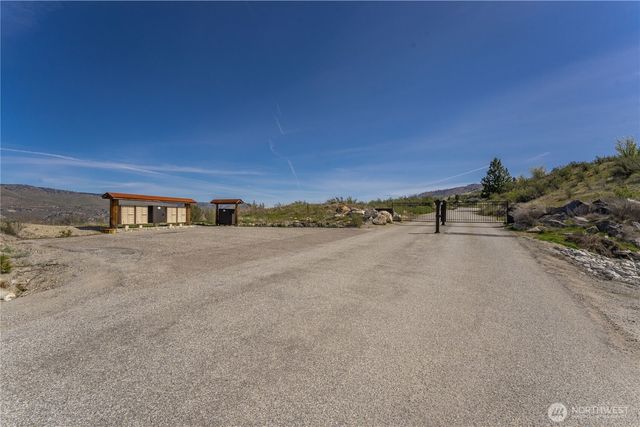 295 Hawks Ridge Road, Chelan, WA 98816