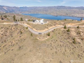 295 Hawks Ridge Road, Chelan, WA 98816