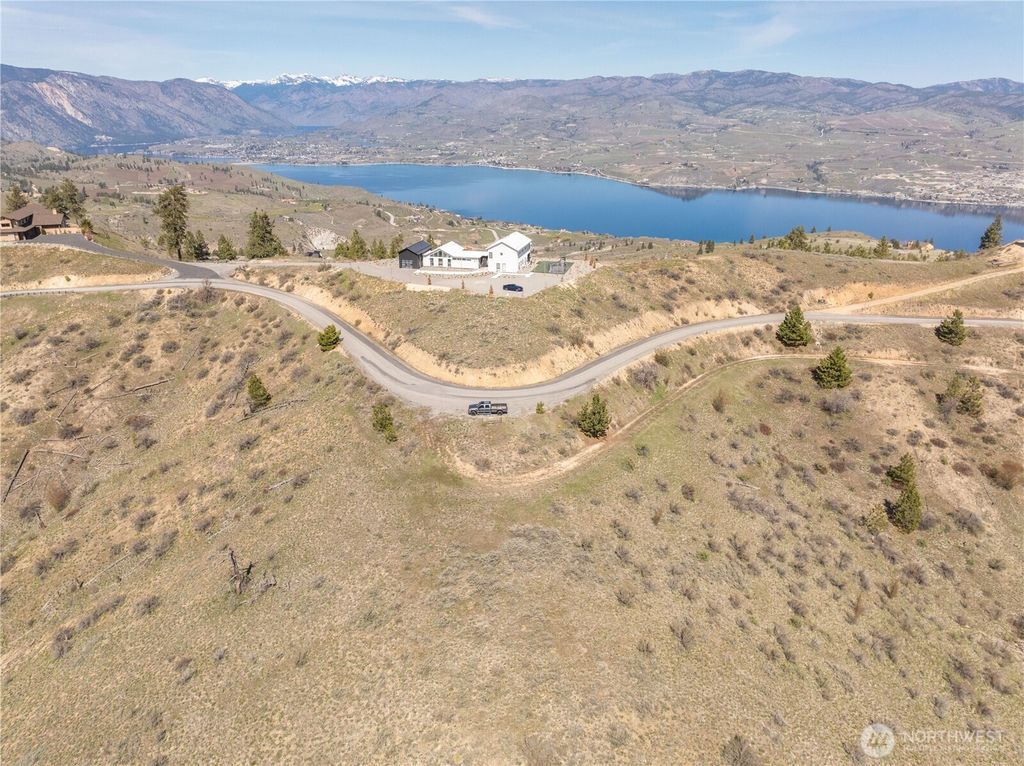 295 Hawks Ridge Road, Chelan, WA 98816