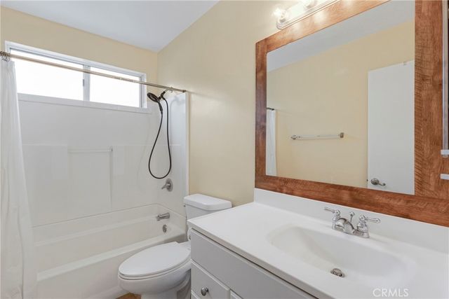 20214 Cohasset Street 16, Winnetka, CA 91306