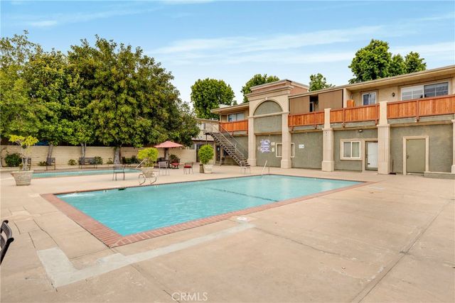 20214 Cohasset Street 16, Winnetka, CA 91306