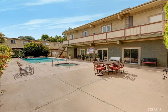 20214 Cohasset Street 16, Winnetka, CA 91306