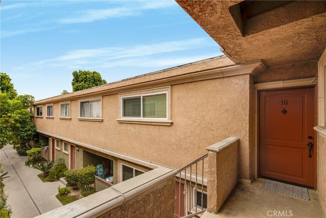 20214 Cohasset Street 16, Winnetka, CA 91306