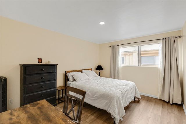 20214 Cohasset Street 16, Winnetka, CA 91306
