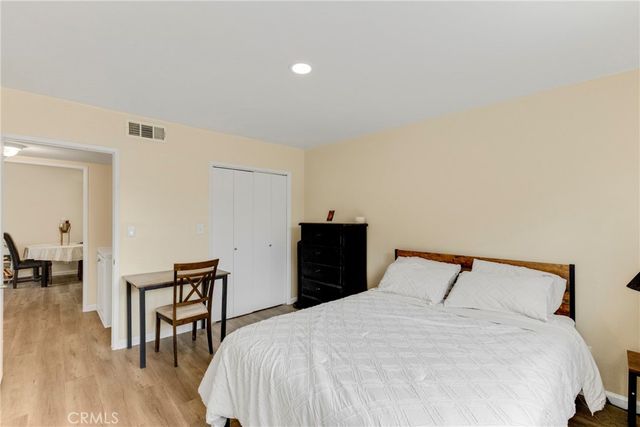 20214 Cohasset Street 16, Winnetka, CA 91306
