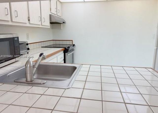 7815 Camino Real i417, Miami, FL 33143