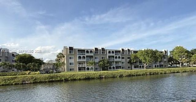 7815 Camino Real i417, Miami, FL 33143