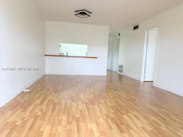7815 Camino Real i417, Miami, FL 33143