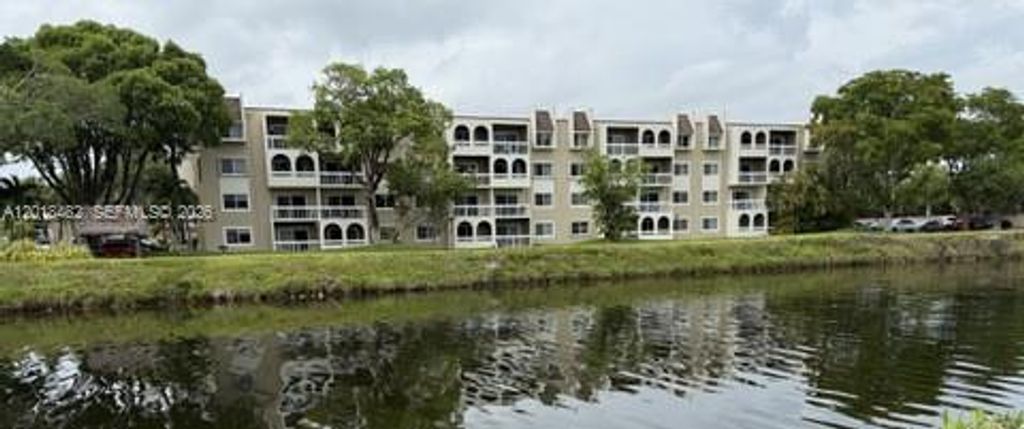 7815 Camino Real i417, Miami, FL 33143