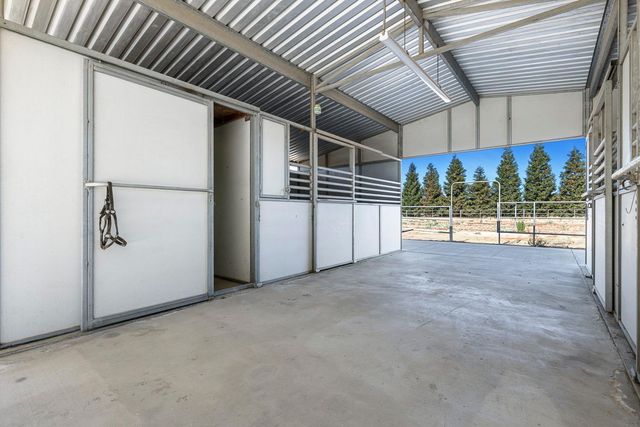 16673 La Canada Road, Madera, CA 93636