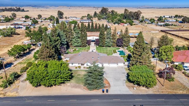 16673 La Canada Road, Madera, CA 93636