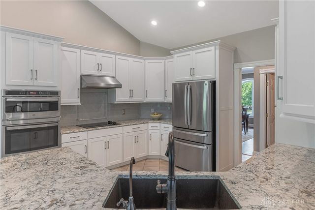 2811 River Edge Circle, Sugarcreek Twp, OH 45370