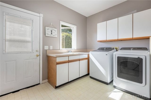 2811 River Edge Circle, Sugarcreek Twp, OH 45370