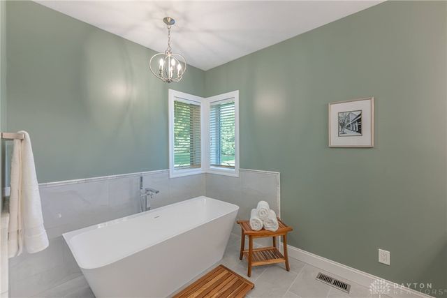 2811 River Edge Circle, Sugarcreek Twp, OH 45370
