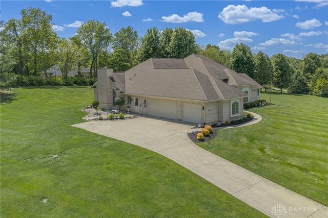 2811 River Edge Circle, Sugarcreek Twp, OH 45370