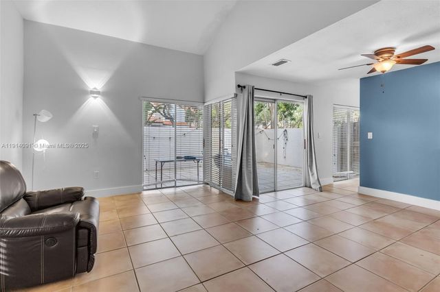 10930 SW 75th St, Miami, FL 33173