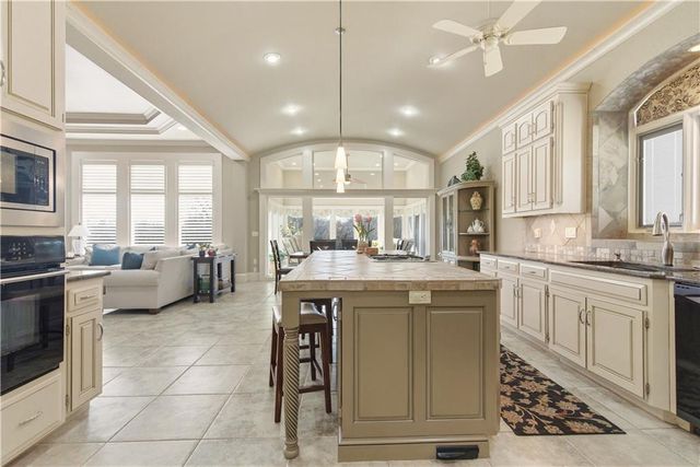 11007 W 145th Place, Overland Park, KS 66221