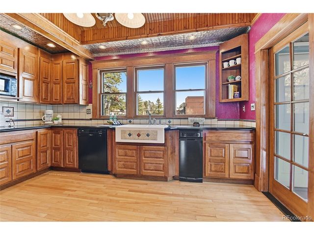 9490 Spruce Mountain Rd, Larkspur, CO 80118
