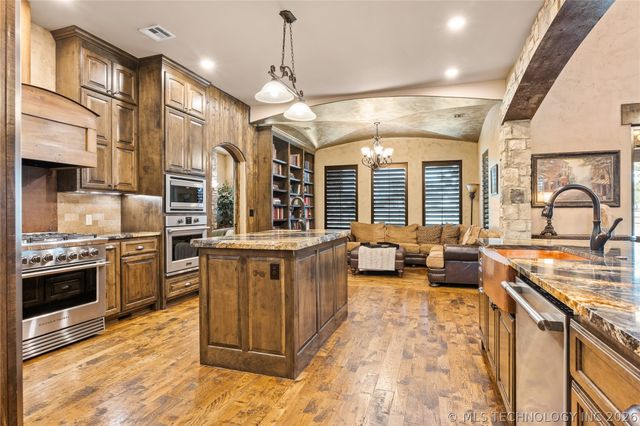 6403 N Wildwood Lane, Owasso, OK 74055