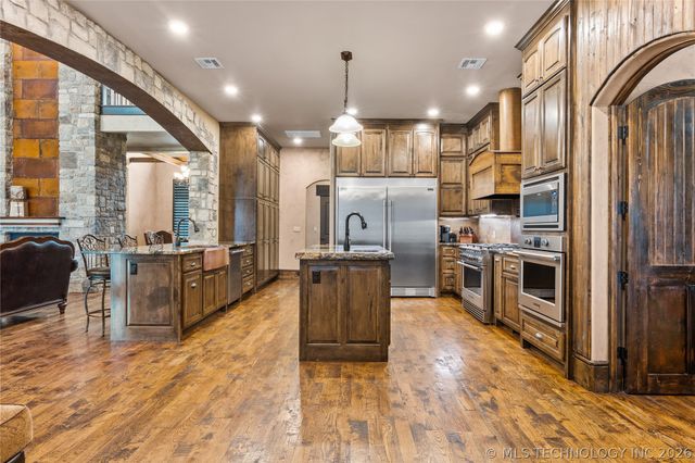 6403 N Wildwood Lane, Owasso, OK 74055