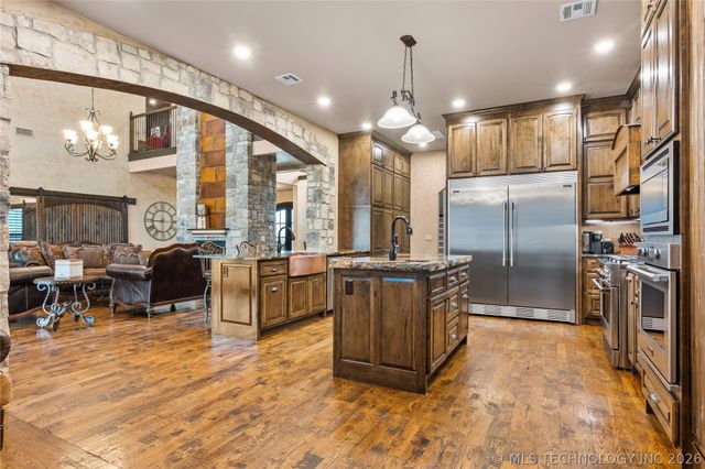 6403 N Wildwood Lane, Owasso, OK 74055