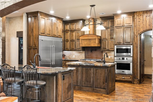 6403 N Wildwood Lane, Owasso, OK 74055