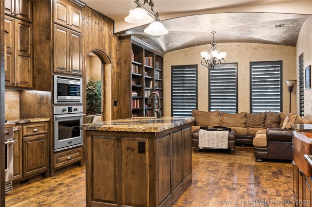 6403 N Wildwood Lane, Owasso, OK 74055