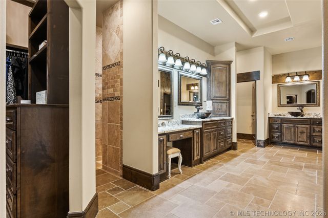 6403 N Wildwood Lane, Owasso, OK 74055