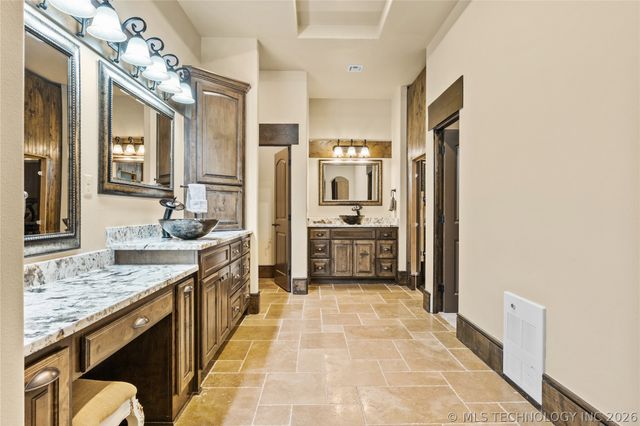 6403 N Wildwood Lane, Owasso, OK 74055