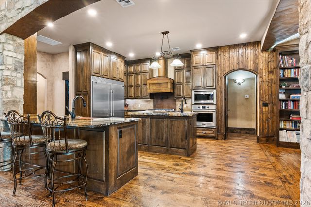 6403 N Wildwood Lane, Owasso, OK 74055