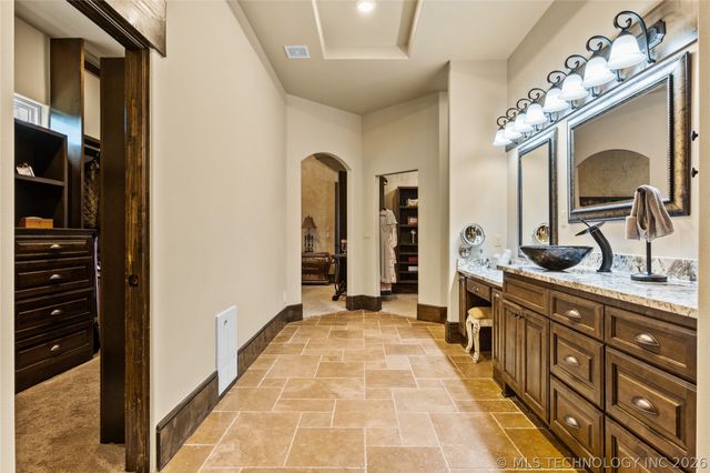 6403 N Wildwood Lane, Owasso, OK 74055