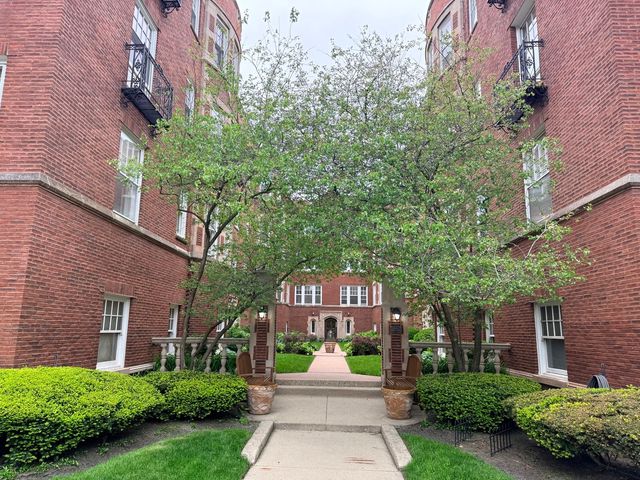 736 Hinman Avenue 2E, Evanston, IL 60202