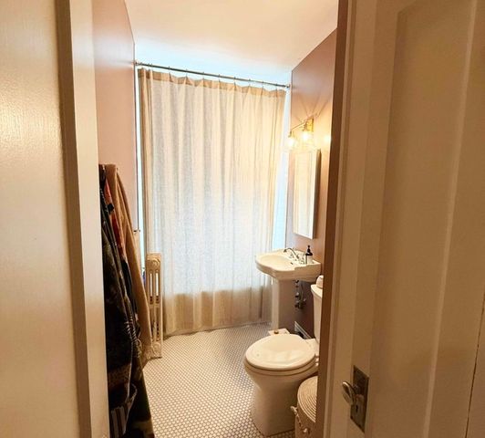 736 Hinman Avenue 2E, Evanston, IL 60202