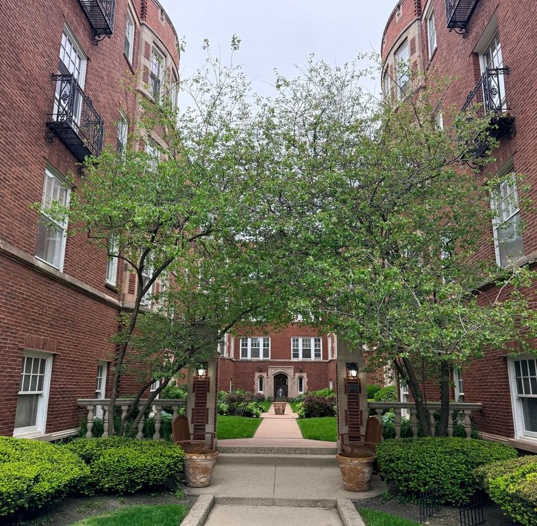736 Hinman Avenue 2E, Evanston, IL 60202