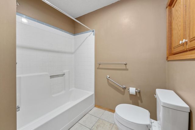 7820 W School St, Wichita, KS 67212