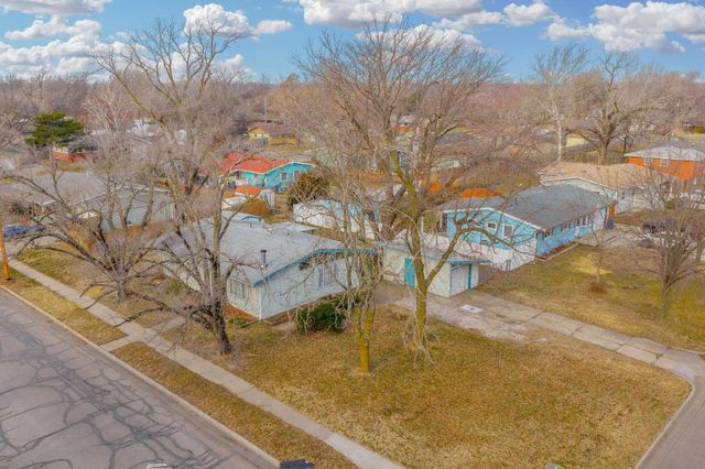 7820 W School St, Wichita, KS 67212