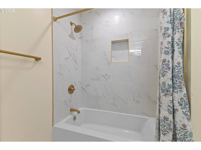 18665 Nw Tolovana St, Portland, OR 97229