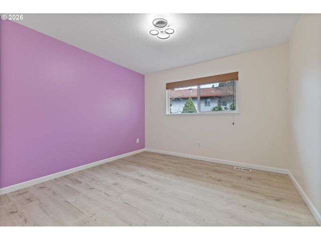 18665 Nw Tolovana St, Portland, OR 97229