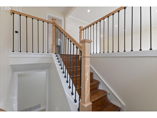 18665 Nw Tolovana St, Portland, OR 97229