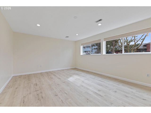 18665 Nw Tolovana St, Portland, OR 97229