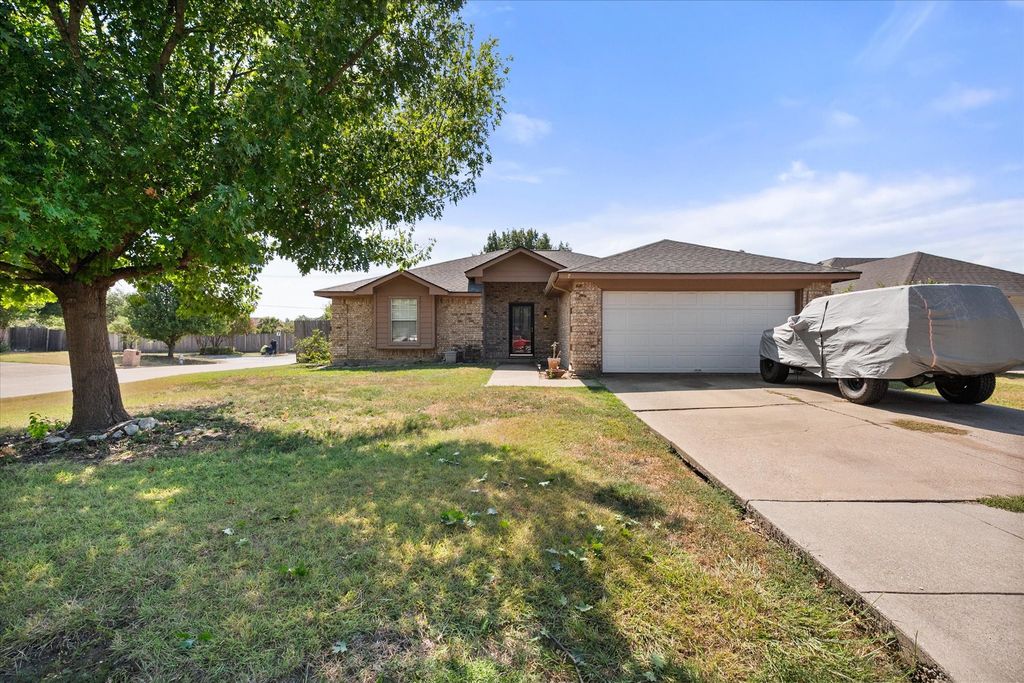 7 Mills Court, Mansfield, TX 76063 — exterior