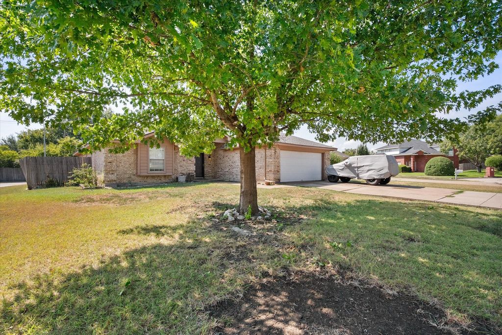7 Mills Court, Mansfield, TX 76063 — photo 4