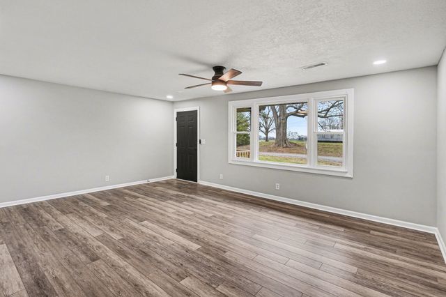 5963 Wayman Dunn Rd, Springfield, TN 37172