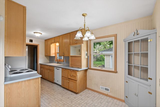 10475 6th Street NE, Blaine, MN 55434